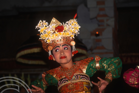 T4779. Balinese dancer. Ubud. Bali. Indonesia. December1994