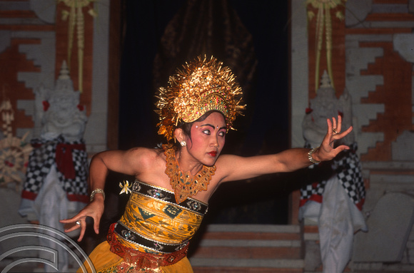 T4781. Balinese dancer. Ubud. Bali. Indonesia. December1994