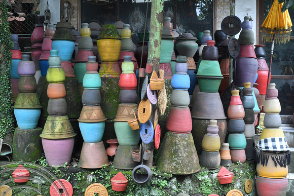 DG264600. The pot shop. Ubud. Bali. Indonesia. 9.2.17