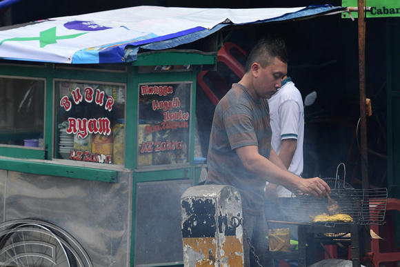 DG265344. Street eats. Jalan Pinangsia Raya. Glodok. Jakarta. Java. Indonesia. 14.2.17