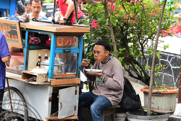 DG265349. Street eats. Jalan Brustru. Glodok. Jakarta. Java. Indonesia. 14.2.17