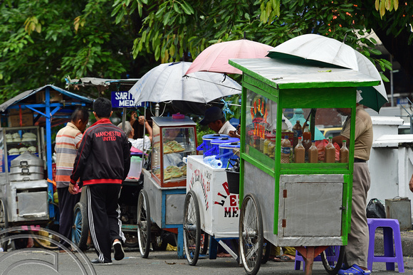 DG265321. Hawkers carts. Jalan Pintu Kecil. Glodok. Jakarta. Java. Indonesia. 15.2.17