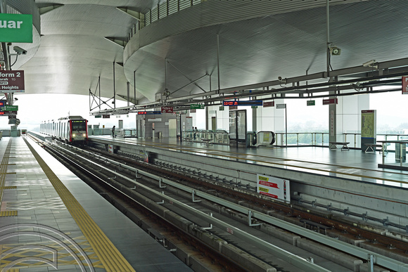 DG266848. Station platforms. Alam Sutera. Kuala Lumpur. Malaysia. 21.2.17