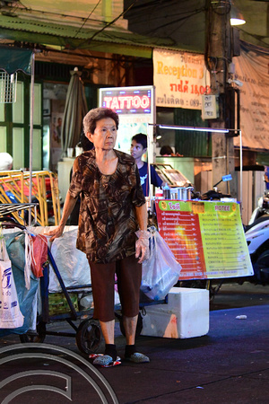 DG267381. Old woman collecting recycling. Rambutri. Bangkok. Thailand. 26.2.17