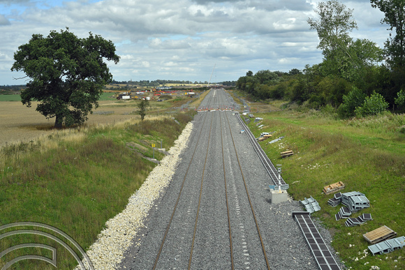 DG400007. E-W line looking East towards Calvert. Buckinghamshire. 1.8.2023.