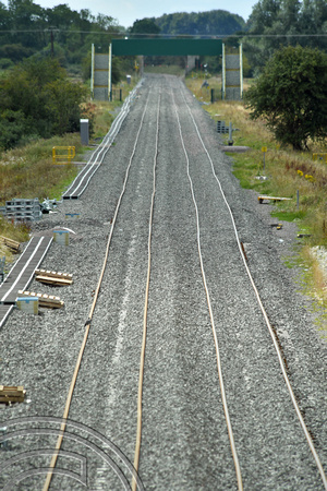DG400015. E-W rail tracklaying Looking West from Calvert. Buckinghamshire.  1.8.2023.