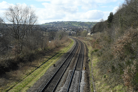 DG347485. Former four track section of line near Milnsbridge. Huddersfield. 25.3.2021.