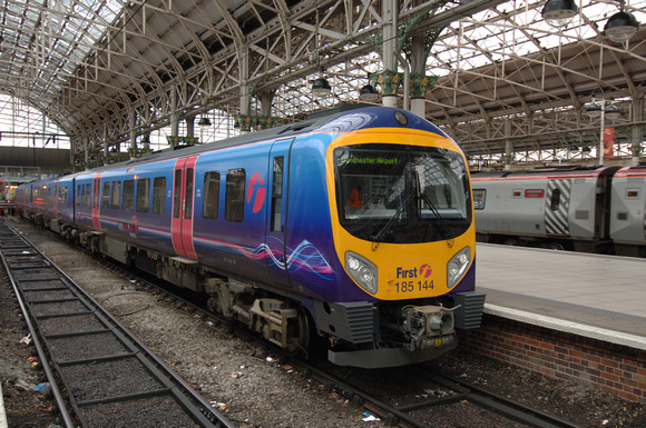 DG08256. 185144. Manchester Piccadilly. 12.11.06.