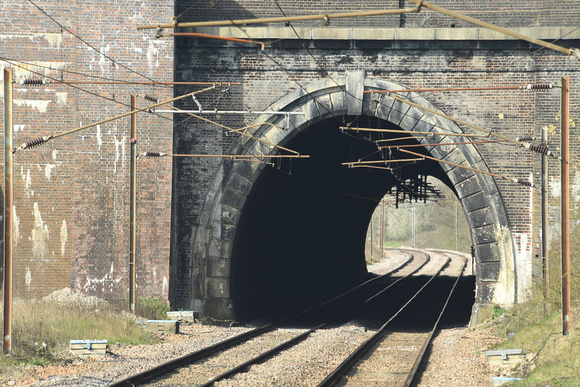 DG268175. 232yd long old North tunnel. Hadley Wood. 27.3.17