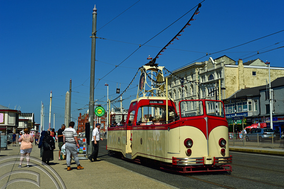 DG376612. Tram 227. The promenade. Blackpool. 11.8.2022.