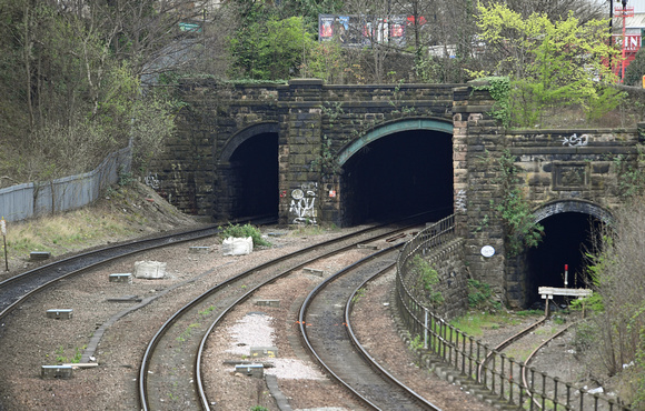 DG268664. East bank tunnels 80yds. Sheffield. 7.4.17