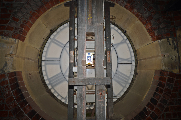 DG174622. Back of the L&Y clock. Manchester Victoria. 31.3.14.