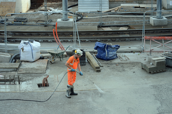 DG199529. Cleaning the concrete. Manchester Victoria. 31.10.14.