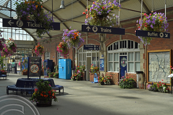 DG400283. Station floral display. Bridlington. 8.8.2023.