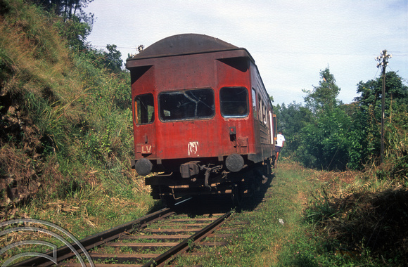 17067. Observation car on the rear od a train to Badulla. Ella. Sri Lanka. 03.01.04