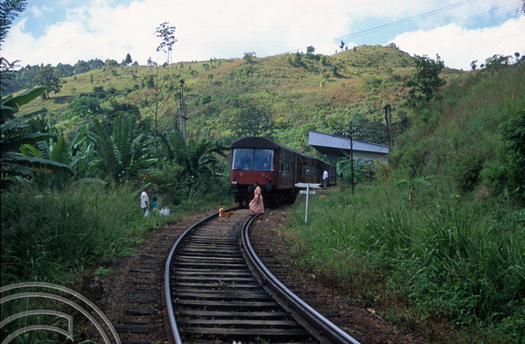 17063. Observation car on the rear of a train to Kandy. Kithalella. Sri Lanka. 03.01.04