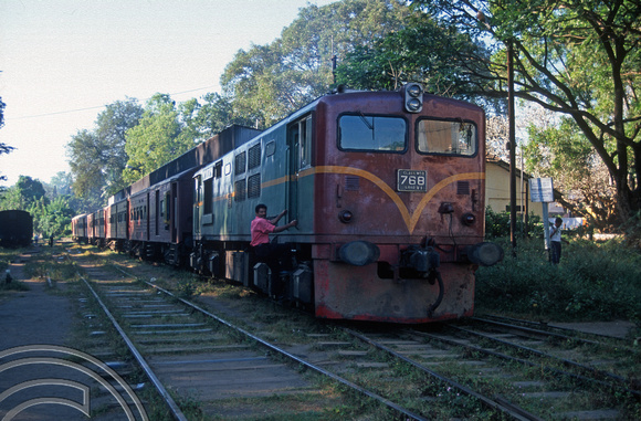 17119. 768 after arriving from Kandy. Matale. Sri Lanka. 06.01.04