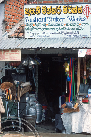 17180. Kushani Tinker Works. Polonnaruwa. Sri Lanka. 09.01.04