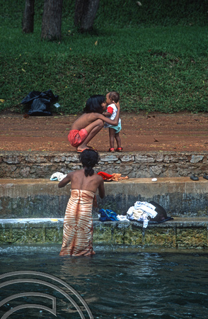 17181. Bathing. Polonnaruwa. Sri Lanka. 09.01.04