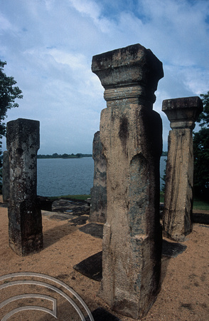 17187. The Kings council chamber. Polonnaruwa. Sri Lanka. 09.01.04