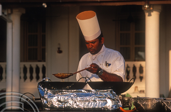17239. Chef cooking. Galle Face Hotel. Colombo. Sri Lanka. 10.01.04