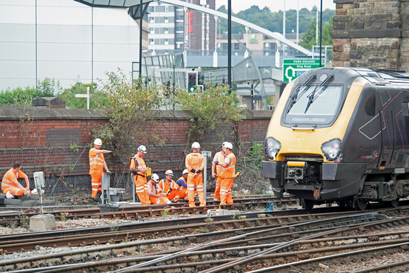 DG401223. Track workers. Sheffield. 24.8.2023.