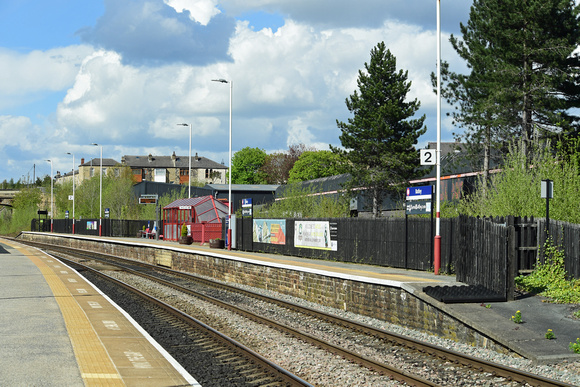 DG348539. Platform 2. Batley. 5.5.2021.