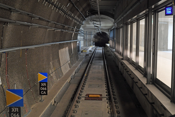 DG367506. Elizabeth Line tunnel. Bond Street. 7.3.2022.