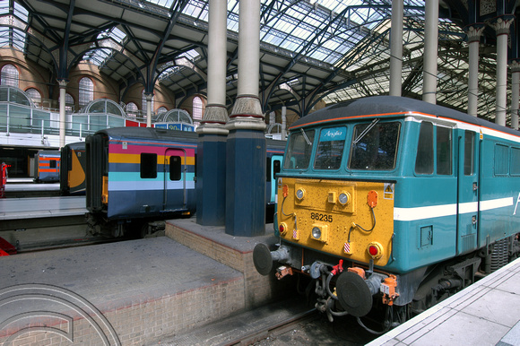 DG01489. 86235 and multicoloured front ends. Liverpool St. 22.7.04.