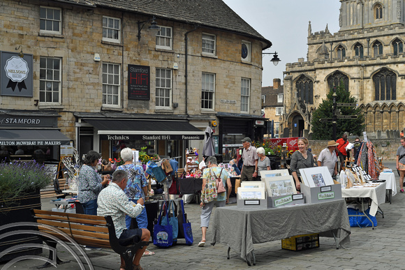 DG401973. Outdoor market. Red Lion Square. Stamford. Lincolnshire. 8.9.2023.