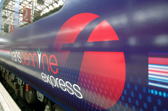 DG05583. TPE logo. Manchester Piccadilly. 14.3.06.