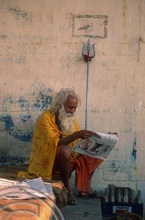 T6888. Sadhu at the ghats. Varanasi. Uttar Pradesh. India. February 1998