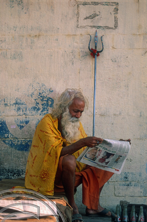 T6889. Sadhu at the ghats. Varanasi. Uttar Pradesh. India. February 1998