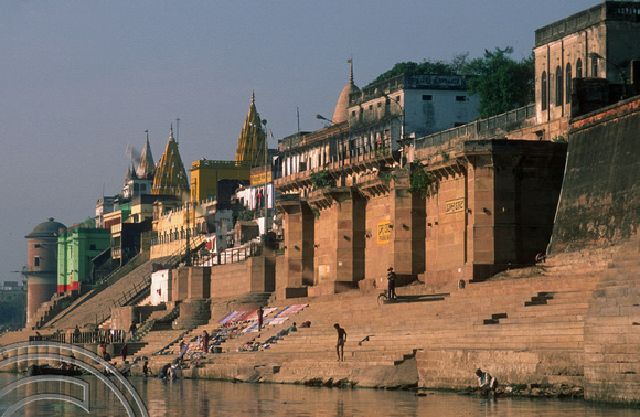 T6875. View along the ghats. Varanasi. Uttar Pradesh. India. February 1998