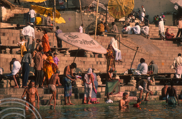 T6877. Praying at the ghats. Varanasi. Uttar Pradesh. India. February 1998