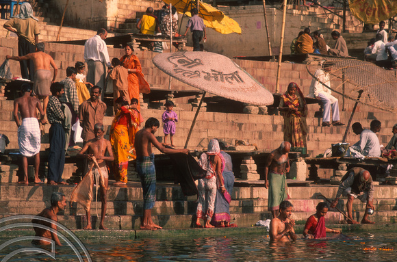 T6878. Praying at the ghats. Varanasi. Uttar Pradesh. India. February 1998