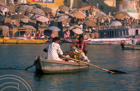 T6832. Boatmen on the Ganges. Varanasi. Uttar Pradesh. India. February 1998