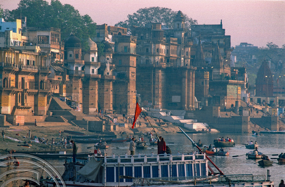 T6839. View along the ghats. Varanasi. Uttar Pradesh. India. February 1998