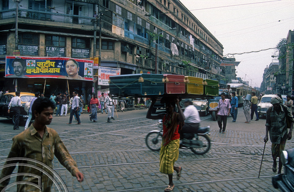T6761. Streetlife. Calcutta. West Bengal. India. February 1998