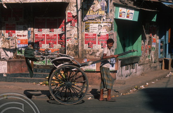 T6773. Rickshaw puller. Calcutta. West Bengal. India. February 1998