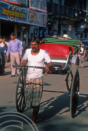 T6777. Rickshaw puller. Calcutta. West Bengal. India. February 1998
