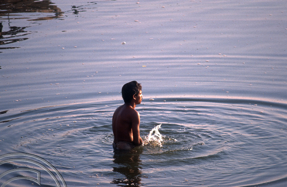 T6803. Bathing at the ghats at Dawn. Varanasi. Uttar Pradesh. India. February 1998