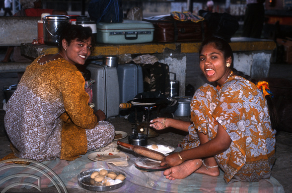 T6665. Cooking at Egmore railway station. Chennai. Tamil Nadu. India. February 1998