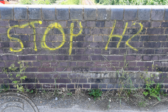 DG352117. Graffiti. Werner Terrace. Calvert. Buckinghamshire. 23.6.2021.