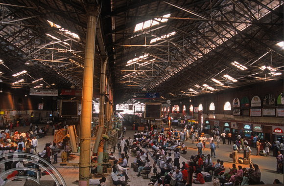 T6681. Passengers at Central station. Chennai. Tamil Nadu. India. 15th February 1998.