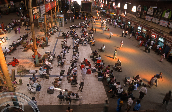T6680. Passengers at Central station. Chennai. Tamil Nadu. India. 15th February 1998
