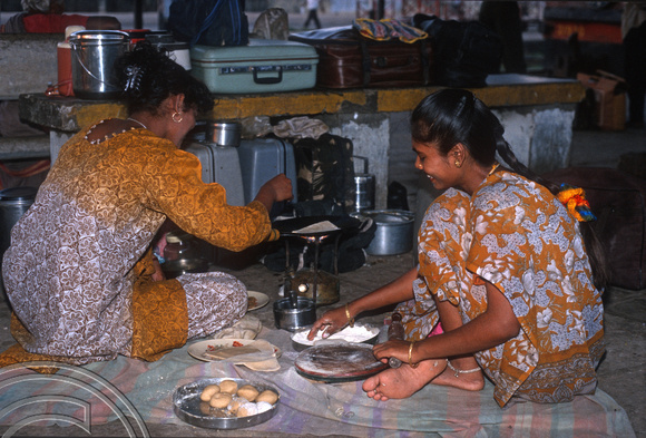 T6664. Cooking at Egmore railway station. Chennai. Tamil Nadu. India. February 1998