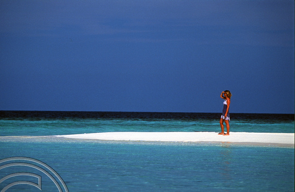 17301. Lynn on the beach. Eriyadoo Island. Maldives. 16.1.2004