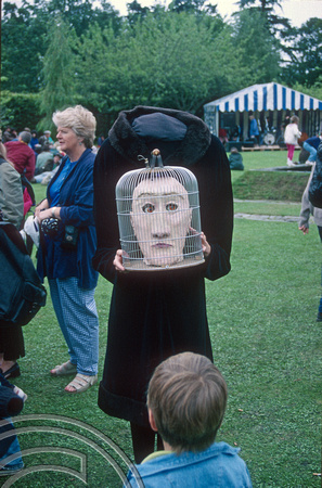 T04174. Headless artist. Traquair Fair. Scotland. 7th August 1993