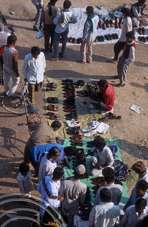T04187. Market on the banks of the Yamuna river seen from the Red Fort. Delhi. India. December 1993